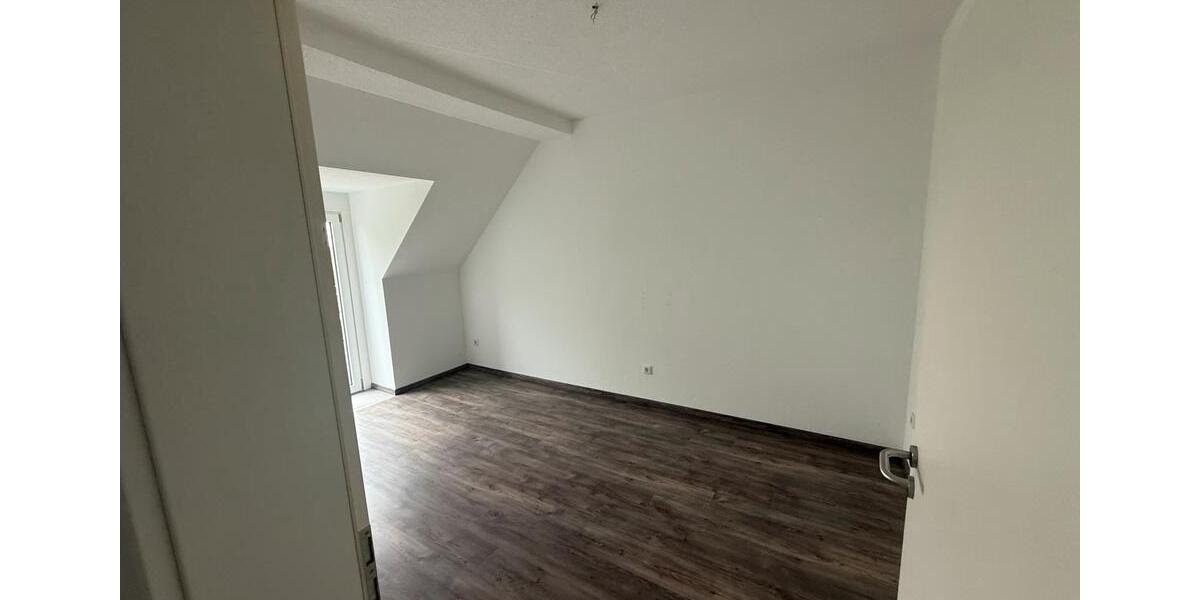 Dachgeschoßwohnung Remscheid Gemarkung Bergisch Born - 2 Zimmer, 75 m&sup2;, 600&euro; | Angebot:26515545