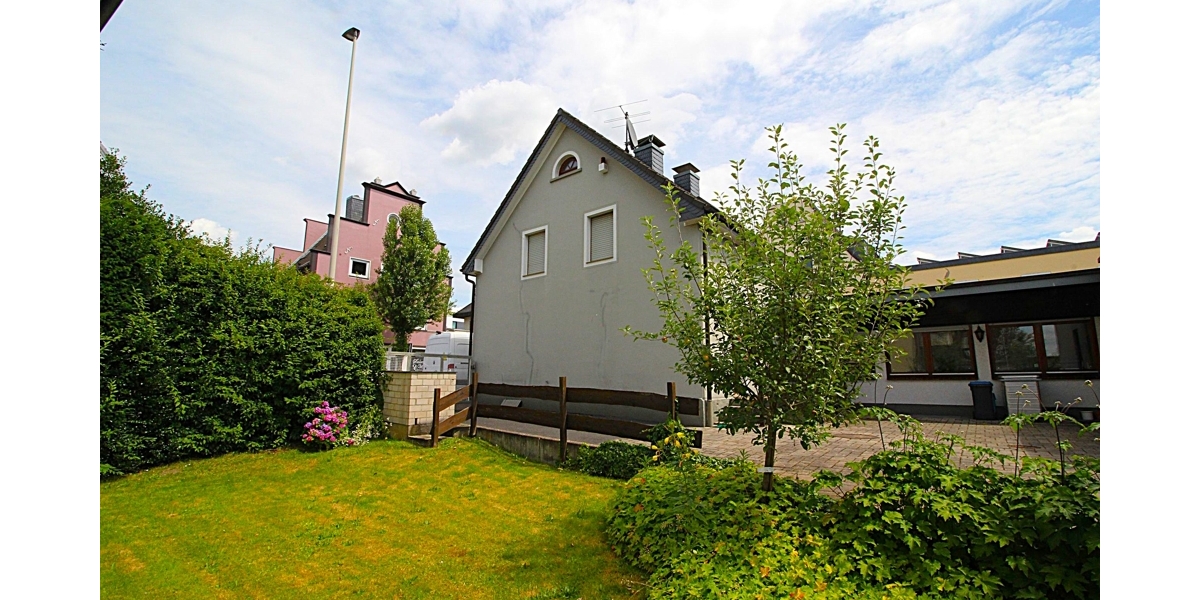 Kernsaniertes Einfamilienhaus mit (Bau)-Grundstück und großem Anbau mit vielen Nutzungsmöglichkeiten - Einfamilienhaus Solingen Ohligs | Angebot:23472326