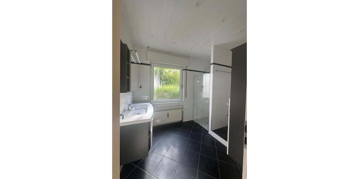 Erdgeschoßwohnung Schalksmühle - 4 Zimmer, 125 m&sup2;, 900&euro; | Angebot:26492779