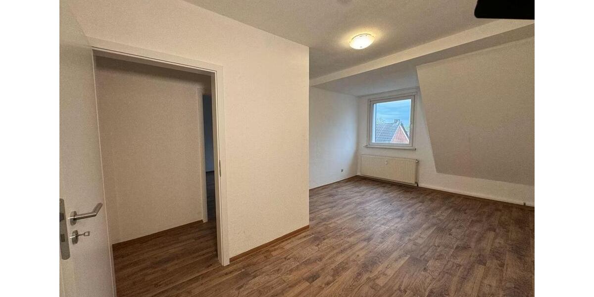 Dachgeschoßwohnung Bochum Günnigfeld - 5 Zimmer, 108 m&sup2;, 1.100&euro; | Angebot:26616645