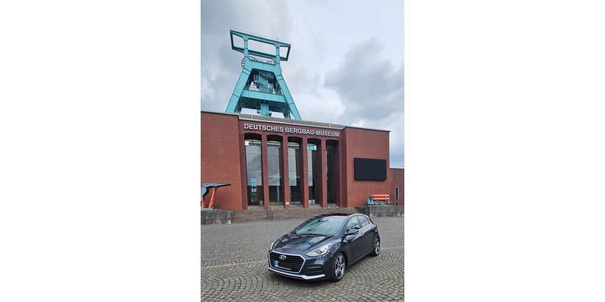 Hyundai i30 102.000 km 11.499 &euro; Bochum 44805