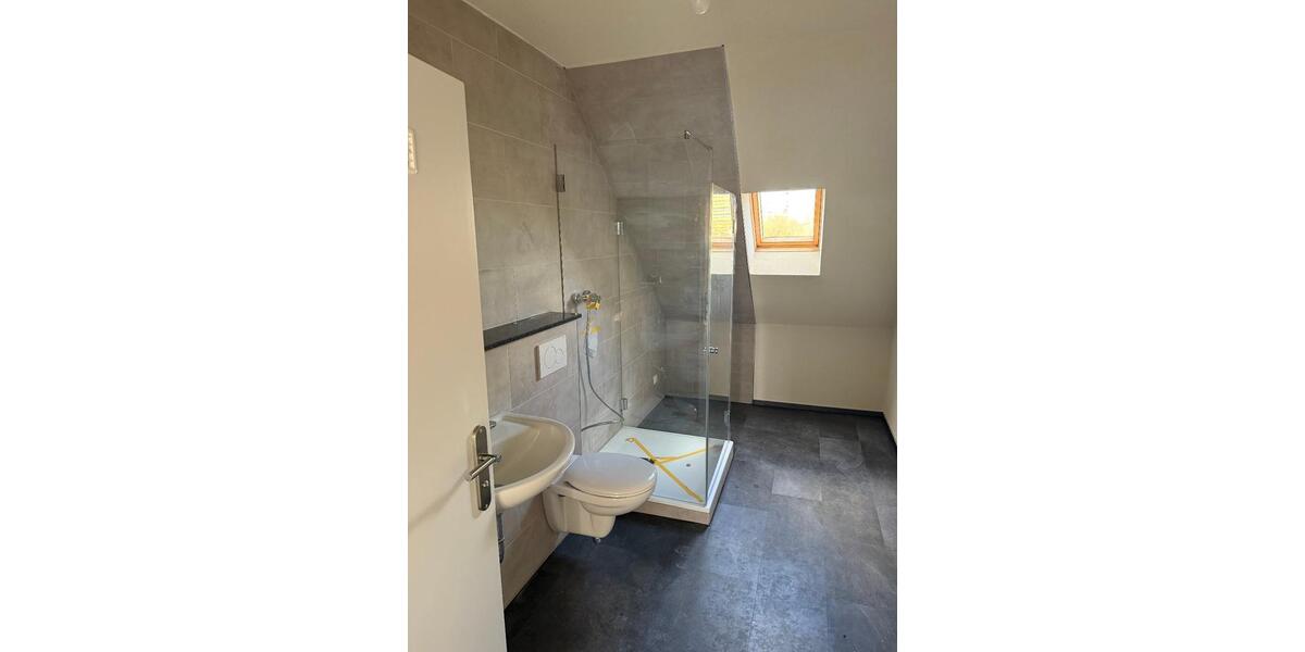 Dachgeschoßwohnung Gelsenkirchen - 3.5 Zimmer, 69 m&sup2;, 490&euro; | Angebot:26610407