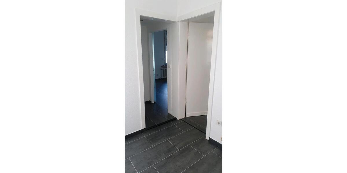 Erdgeschoßwohnung Solingen Höhscheid - 4 Zimmer, 85 m&sup2;, 950&euro; | Angebot:26042232