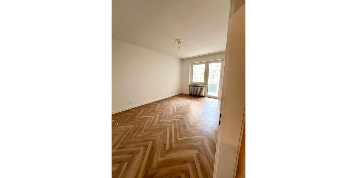 Etagenwohnung Düsseldorf Stadtmitte - 3 Zimmer, 90 m&sup2;, 1.790&euro; | Angebot:25999479