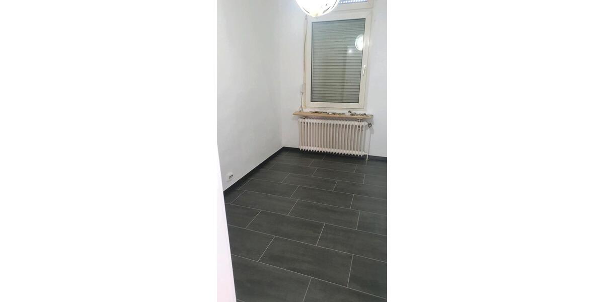 Erdgeschoßwohnung Solingen Höhscheid - 4 Zimmer, 85 m&sup2;, 950&euro; | Angebot:26042232