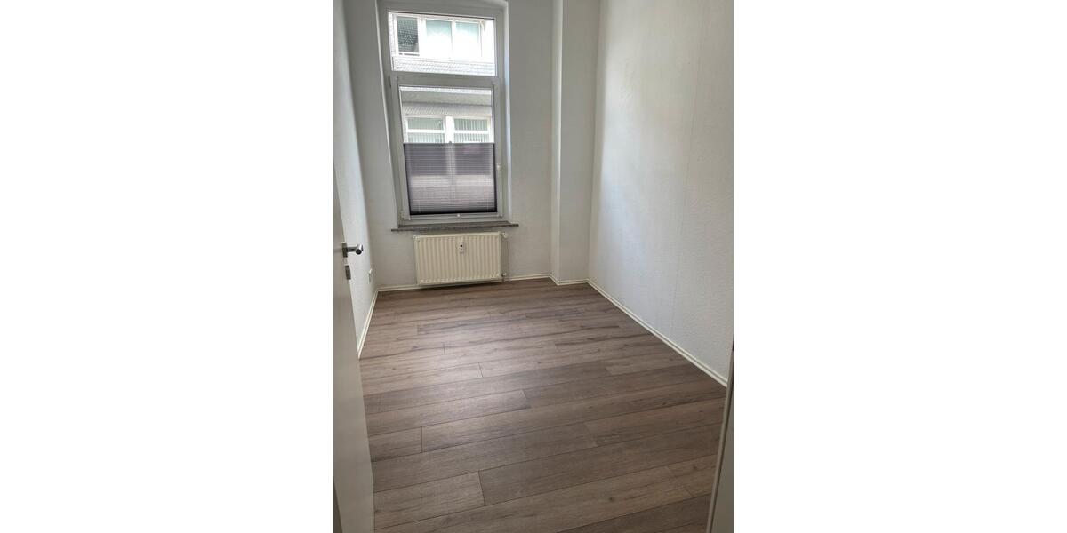 Erdgeschoßwohnung Remscheid Gemarkung Bergisch Born - 3 Zimmer, 90 m&sup2;, 1.250&euro; | Angebot:25974606