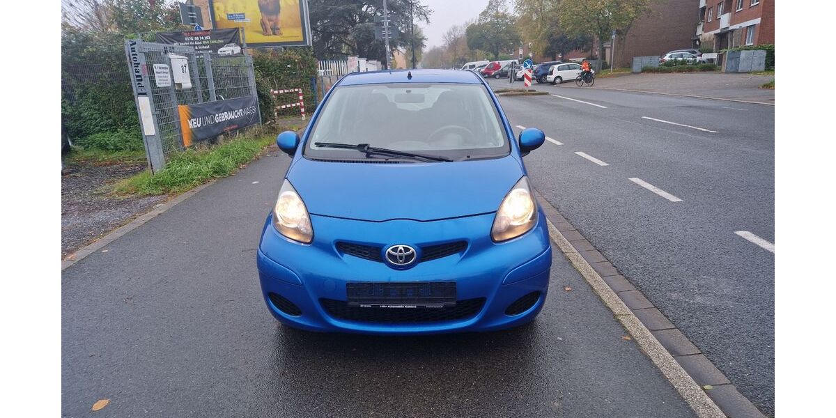 Toyota Aygo (X) 129.520 km 3.700 &euro; Düsseldorf 40549