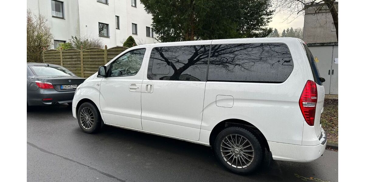 Hyundai H-1 Starex 201.800 km 12.499 &euro; Hattingen 45529