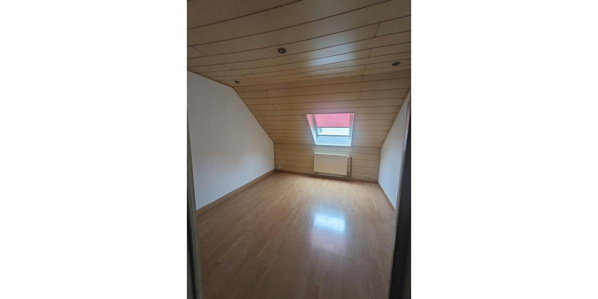 Etagenwohnung Solingen - 2 Zimmer, 75 m&sup2;, 550&euro; | Angebot:26636758