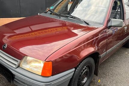 Opel Kadett 36.000 km 6.900 &euro; Düsseldorf 40597
