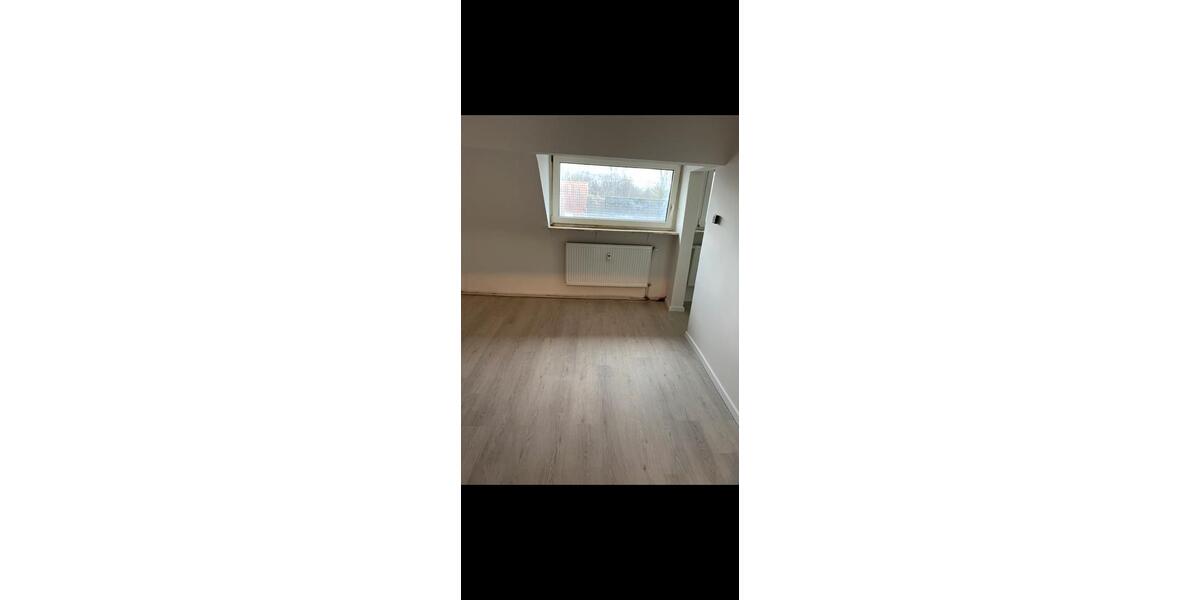 Dachgeschoßwohnung Essen Stadtbezirk V - 2.5 Zimmer, 40 m&sup2;, 320&euro; | Angebot:26613566