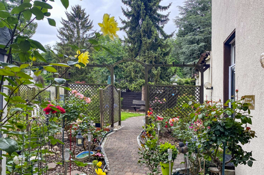 Einfamilienhaus Essen Stadtbezirk VI - 30 Zimmer, 824 m&sup2;, 1.495.000&euro; | Angebot:25936988