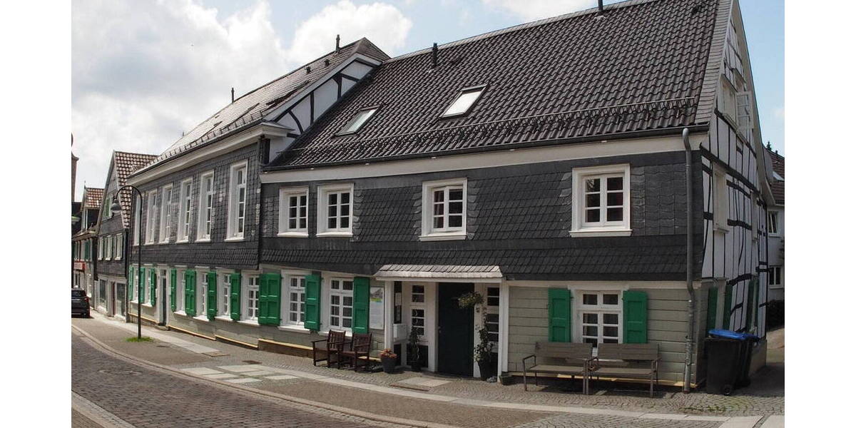 Etagenwohnung Remscheid Lüttringhausen Lüttringhausen - 5 Zimmer, 131 m&sup2;, 295.000&euro; | Angebot:26091106