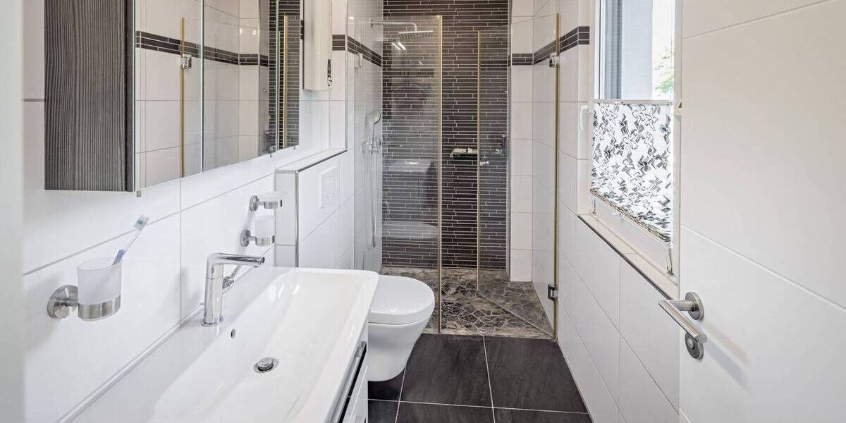 Mehrfamilienhaus, Wohnhaus Essen Burgaltendorf - 9 Zimmer, 256 m&sup2;, 870.000&euro; | Angebot:26093591