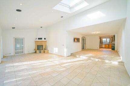 Haus Ratingen Tiefenbroich - 5 Zimmer, 220 m&sup2;, 2.500&euro; | Angebot:24815445