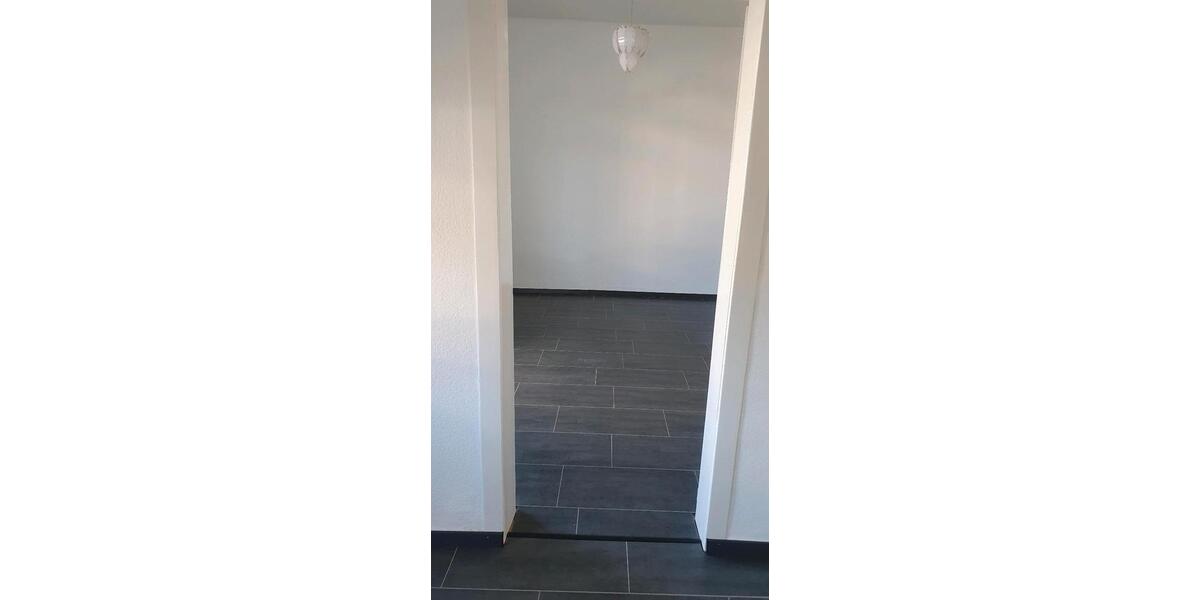 Erdgeschoßwohnung Solingen Höhscheid - 4 Zimmer, 85 m&sup2;, 950&euro; | Angebot:26042232