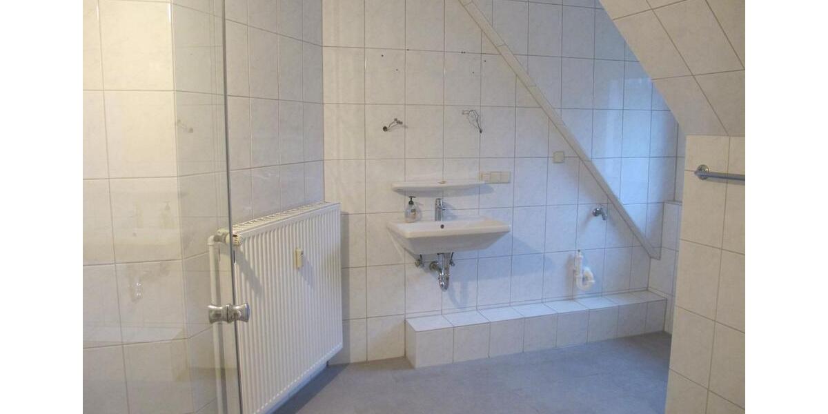 Dachgeschoßwohnung Gelsenkirchen - 3.5 Zimmer, 89 m&sup2;, 801&euro; | Angebot:25309686