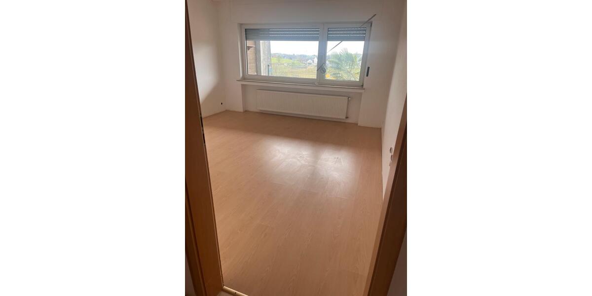 Erdgeschoßwohnung Wermelskirchen - 3 Zimmer, 101 m&sup2;, 1.300&euro; | Angebot:26034971