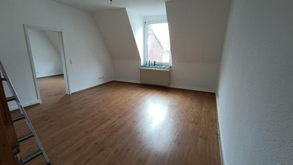 Dachgeschoßwohnung Wuppertal Gemarkung Langerfeld - 4 Zimmer, 100 m&sup2;, 950&euro; | Angebot:26324943