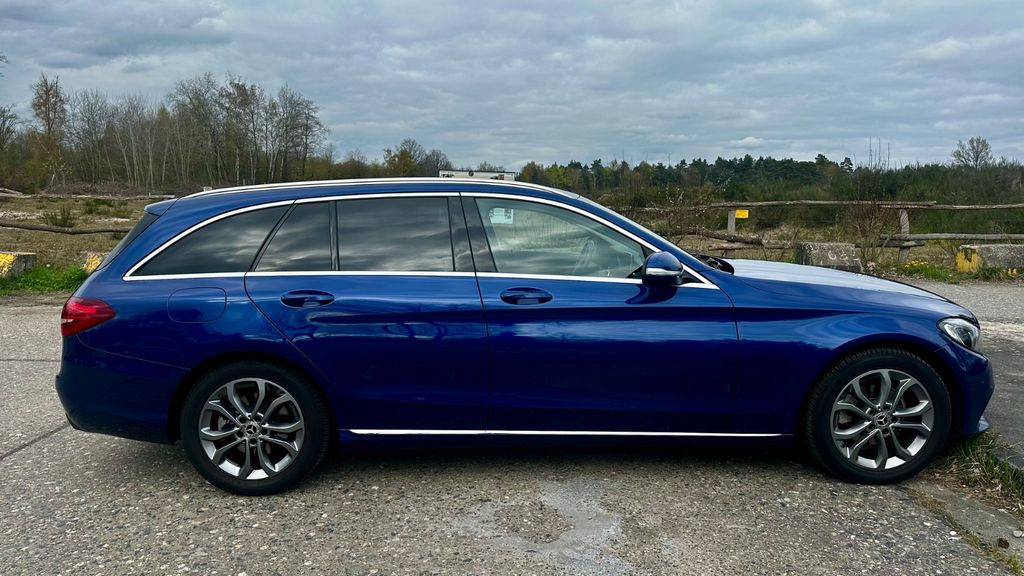 Mercedes-Benz C 200 282.000 km 8.900 &euro; Düsseldorf 40477