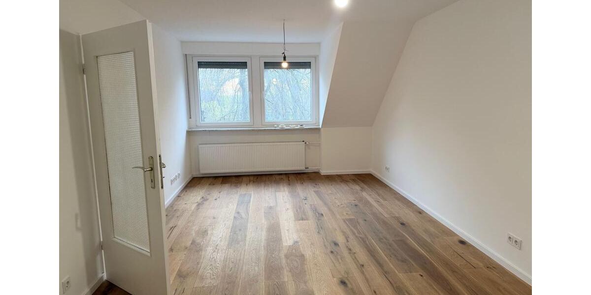 Dachgeschoßwohnung Düsseldorf Stadtbezirk 9 - 1 Zimmer, 35 m&sup2;, 750&euro; | Angebot:26593126