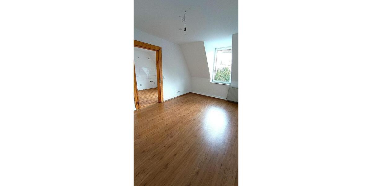 Dachgeschoßwohnung Wuppertal Gemarkung Langerfeld - 4 Zimmer, 100 m&sup2;, 950&euro; | Angebot:26324943