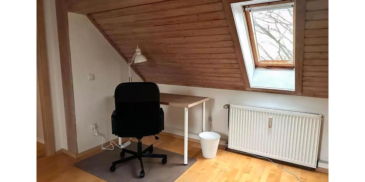 Dachgeschoßwohnung Essen Stadtbezirk VI - 15 Zimmer, 141 m&sup2;, 450&euro; | Angebot:25976744