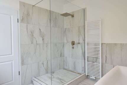 Wohnung Düsseldorf Oberkassel - 3 Zimmer, 141 m&sup2;, 2.800&euro; | Angebot:24345889