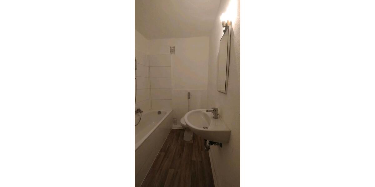 Dachgeschoßwohnung Essen Stadtbezirk III - 2 Zimmer, 44 m&sup2;, 310&euro; | Angebot:25523336