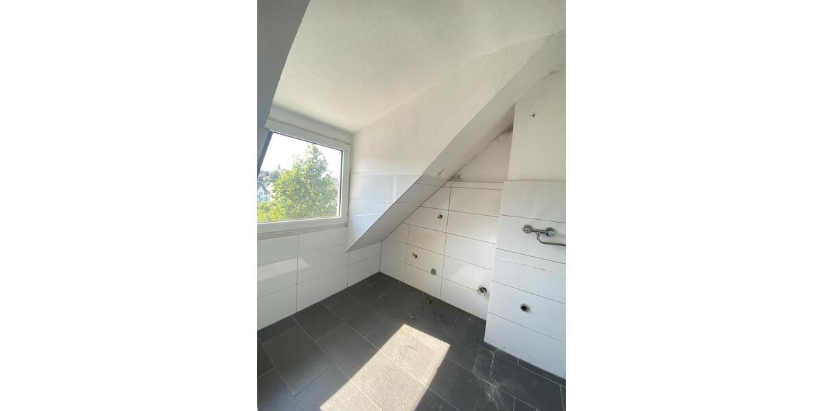 Dachgeschoßwohnung Solingen Mitte - 3 Zimmer, 69 m&sup2;, 679&euro; | Angebot:26254342