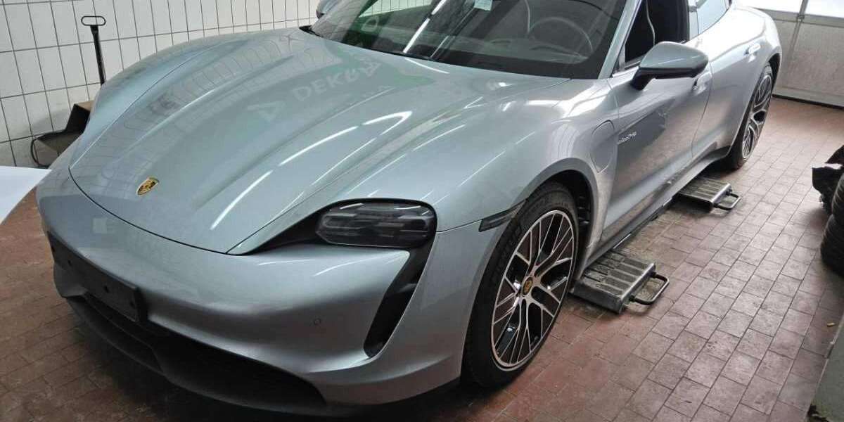 Porsche Taycan 9.371 km 65.864 &euro; Hagen 58091