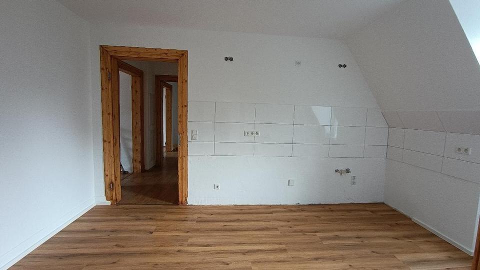 Dachgeschoßwohnung Wuppertal Gemarkung Langerfeld - 4 Zimmer, 100 m&sup2;, 950&euro; | Angebot:26324943