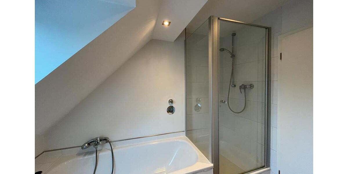 Dachgeschoßwohnung Essen Huttrop - 3.5 Zimmer, 87 m&sup2;, 1.044&euro; | Angebot:25377302