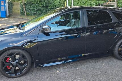 Ford Focus 84.000 km 16.490 &euro; Düsseldorf 40231