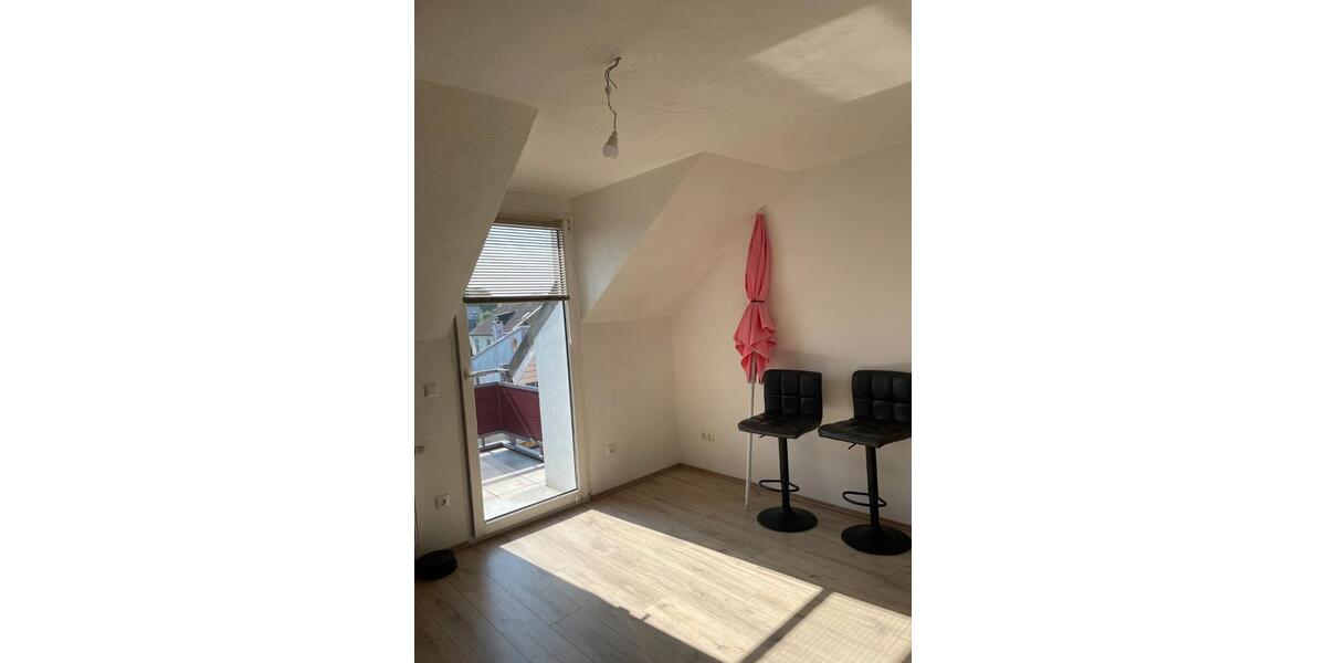 Dachgeschoßwohnung Essen Stadtbezirk VI - 3.5 Zimmer, 85 m&sup2;, 650&euro; | Angebot:26491237