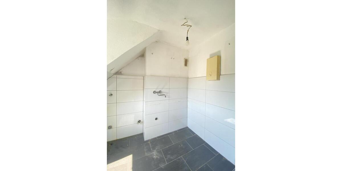 Dachgeschoßwohnung Solingen Mitte - 3 Zimmer, 69 m&sup2;, 679&euro; | Angebot:26254342