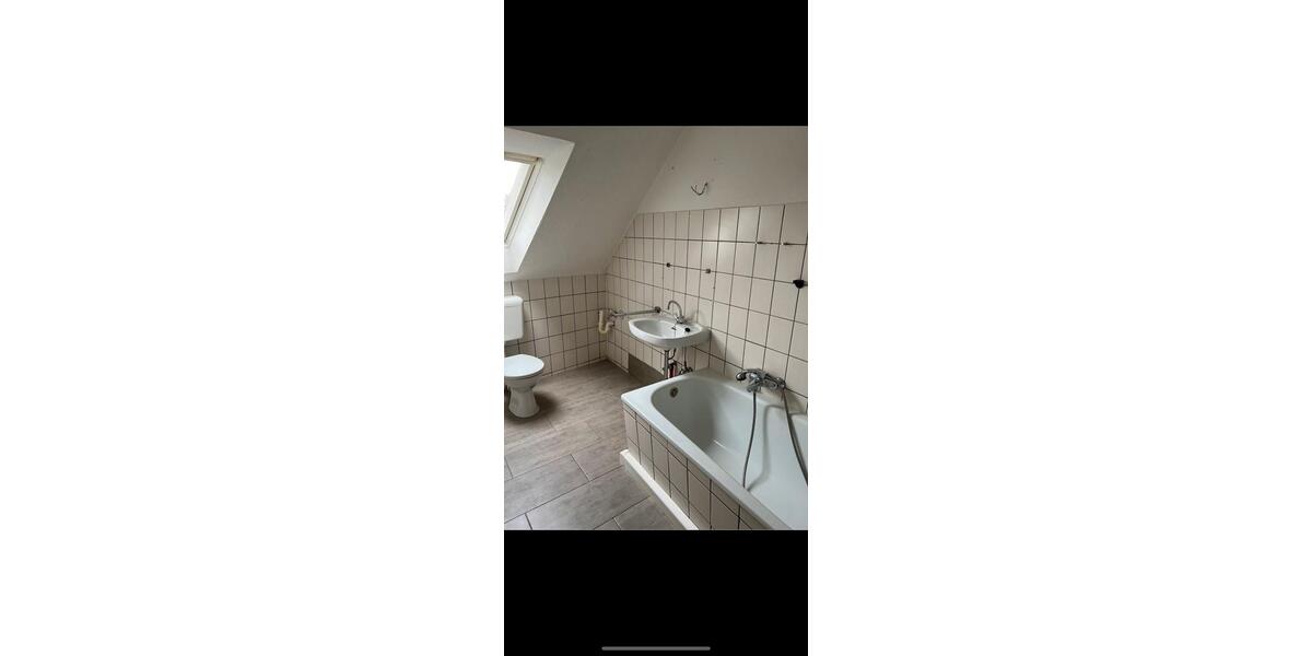 Dachgeschoßwohnung Essen Stadtbezirk V - 2.5 Zimmer, 40 m&sup2;, 320&euro; | Angebot:26613566