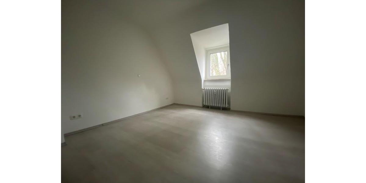 Dachgeschoßwohnung Essen Stadtbezirk VI - 3.5 Zimmer, 38 m&sup2;, 382&euro; | Angebot:25277384