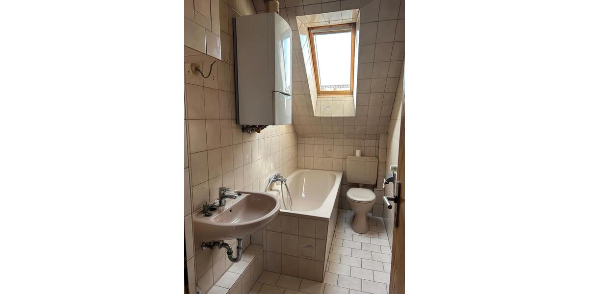 Dachgeschoßwohnung Bochum Höntrop - 3 Zimmer, 52 m&sup2;, 400&euro; | Angebot:26609186