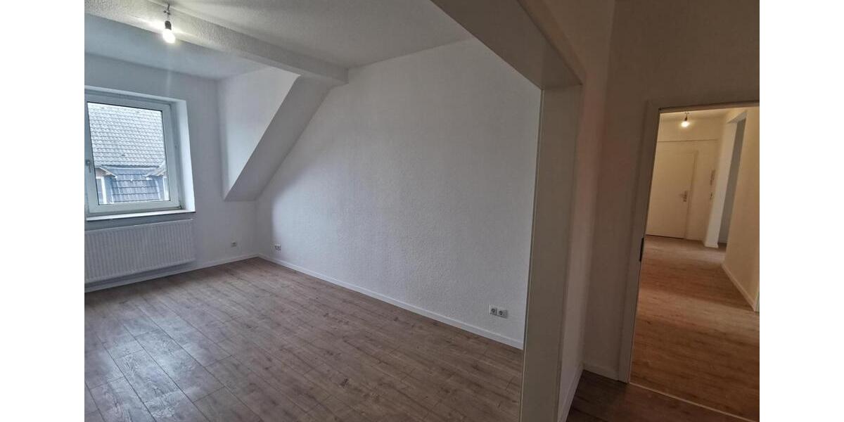 Etagenwohnung Essen Stadtbezirk VII - 4 Zimmer, 110 m&sup2;, 800&euro; | Angebot:26536535