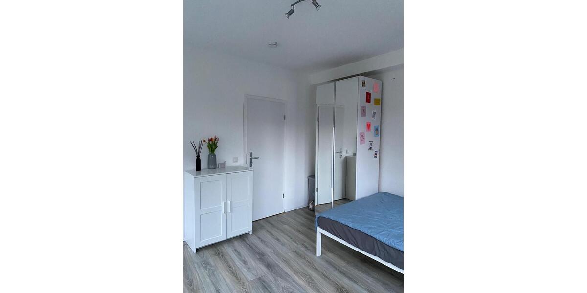 Etagenwohnung Düsseldorf Stadtmitte - 18 Zimmer, 70 m&sup2;, 600&euro; | Angebot:26602713