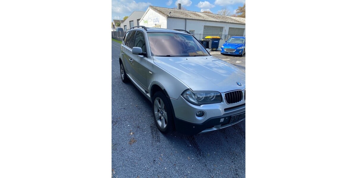 BMW X3 xDrive20d Aut/PANORAMA.SPORTSITZE:18-ZOLL.P 223.000 km 3.000 &euro; Hilden 40721