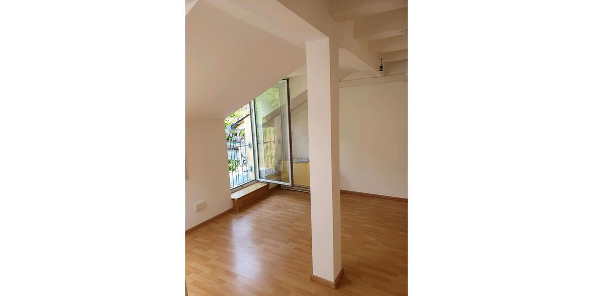 Dachgeschoßwohnung Remscheid Remscheid-Süd - 4 Zimmer, 80 m&sup2;, 595&euro; | Angebot:26639577