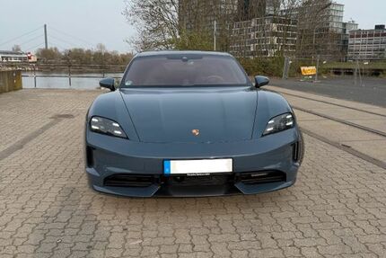 Porsche Taycan 3.000 km 102.000 &euro; Düsseldorf 40219