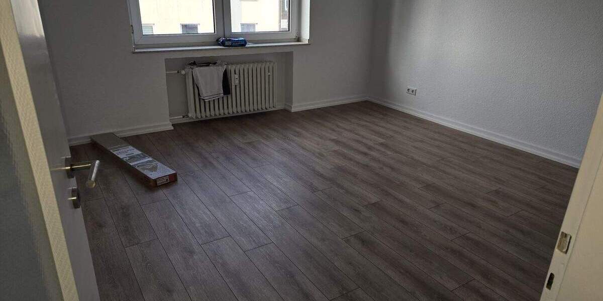 Etagenwohnung Düsseldorf Rath - 3 Zimmer, 92 m&sup2;, 1.250&euro; | Angebot:25774715