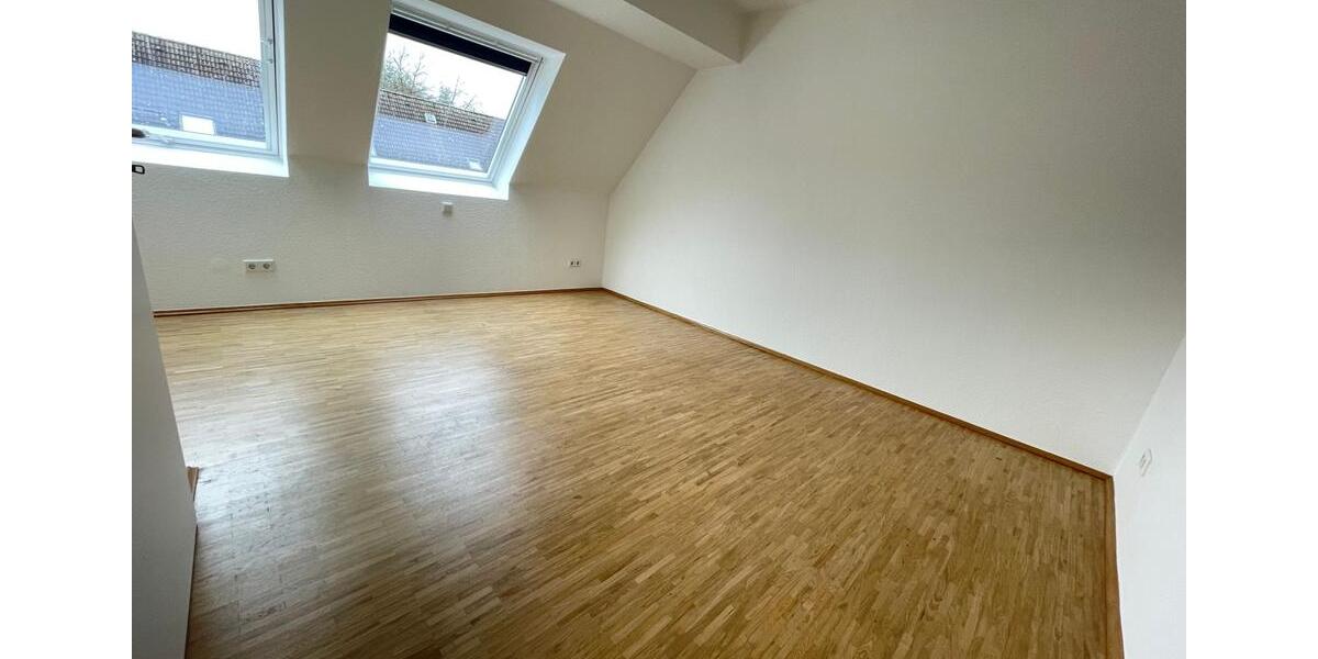 Dachgeschoßwohnung Essen Stadtbezirk IV - 3 Zimmer, 80 m&sup2;, 844&euro; | Angebot:25920220