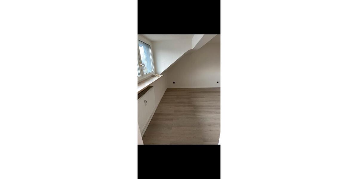Dachgeschoßwohnung Essen Stadtbezirk V - 2.5 Zimmer, 40 m&sup2;, 320&euro; | Angebot:26613566