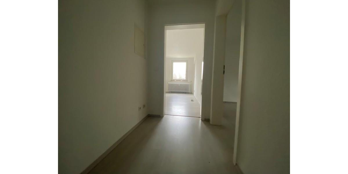 Dachgeschoßwohnung Essen Stadtbezirk VI - 3.5 Zimmer, 38 m&sup2;, 382&euro; | Angebot:25277384