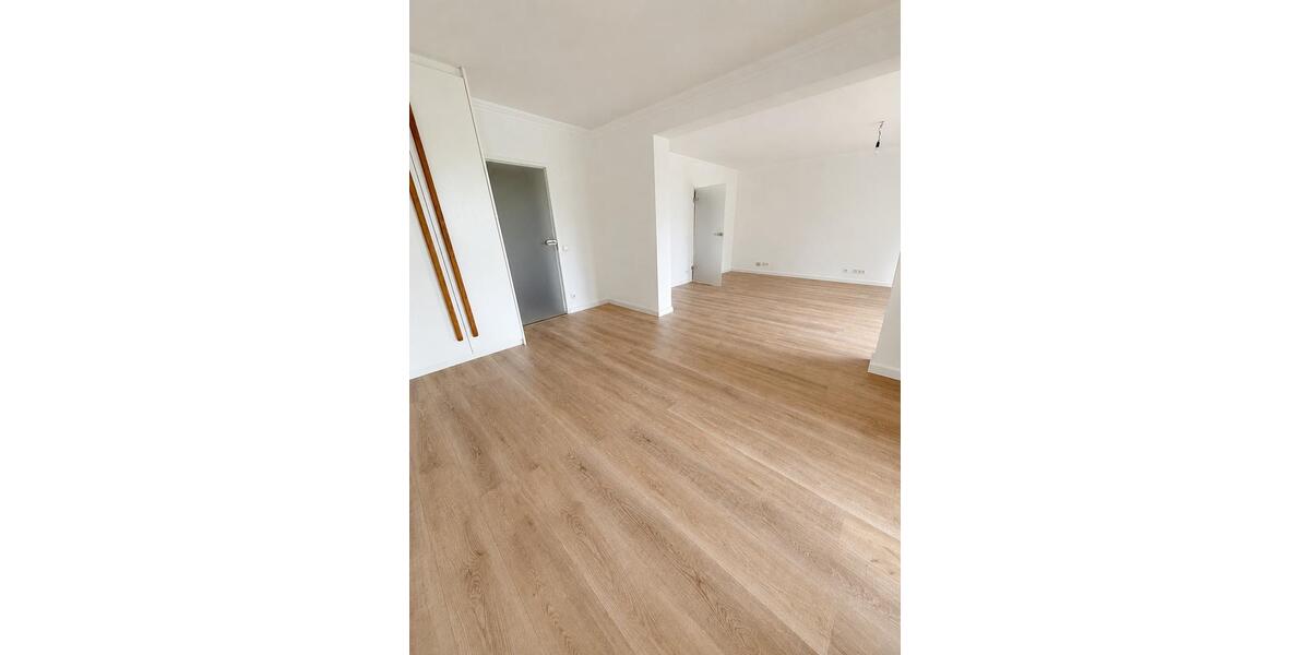 Erdgeschoßwohnung Solingen Burg - 3 Zimmer, 98 m&sup2;, 1.560&euro; | Angebot:26625144