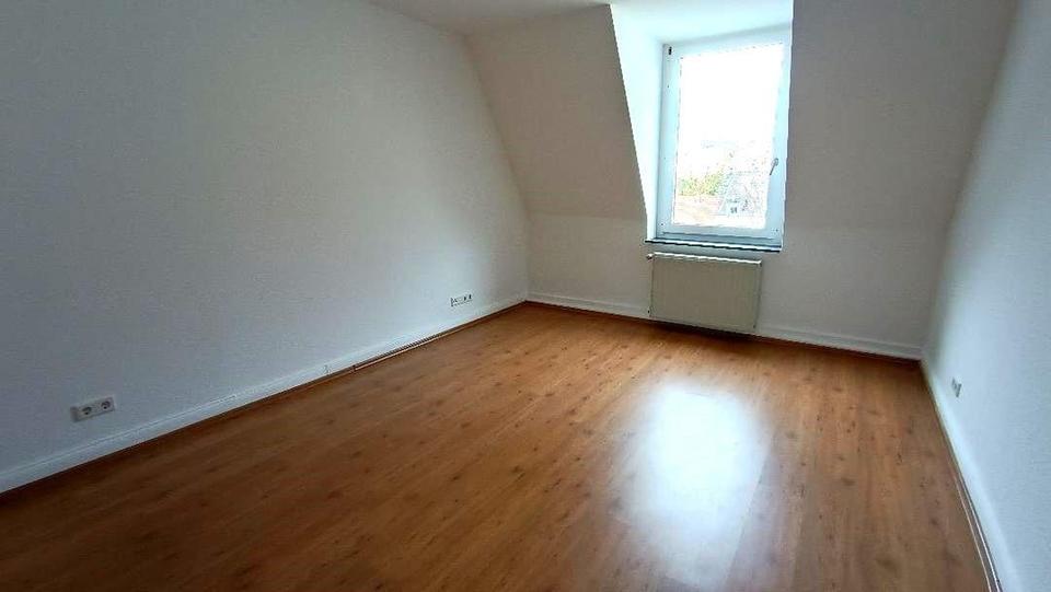 Dachgeschoßwohnung Wuppertal Gemarkung Langerfeld - 4 Zimmer, 100 m&sup2;, 950&euro; | Angebot:26324943
